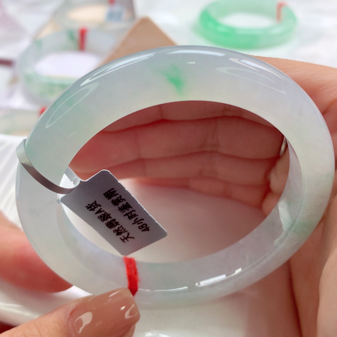 翡翠手镯未镶嵌师妹