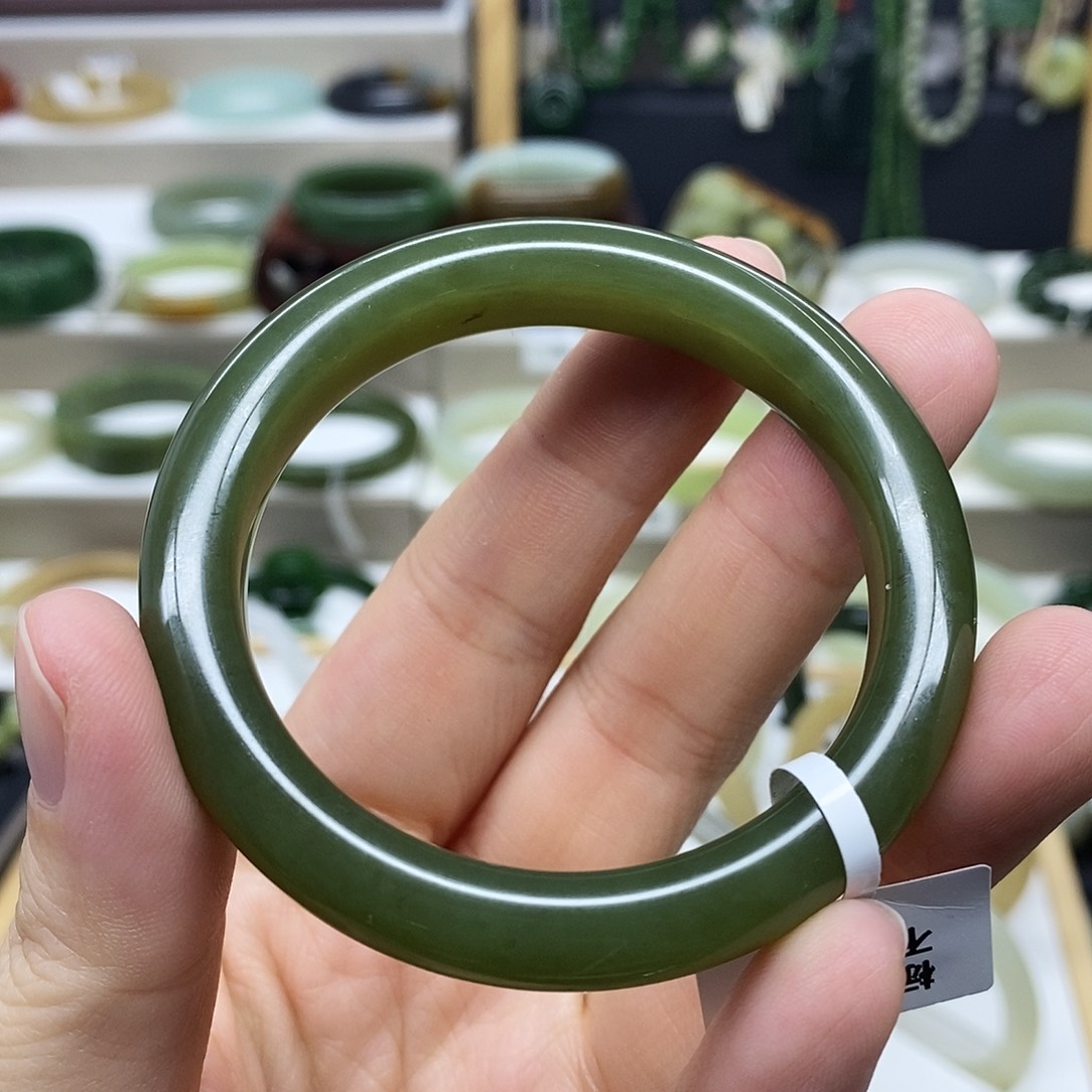 和田玉未镶嵌手镯