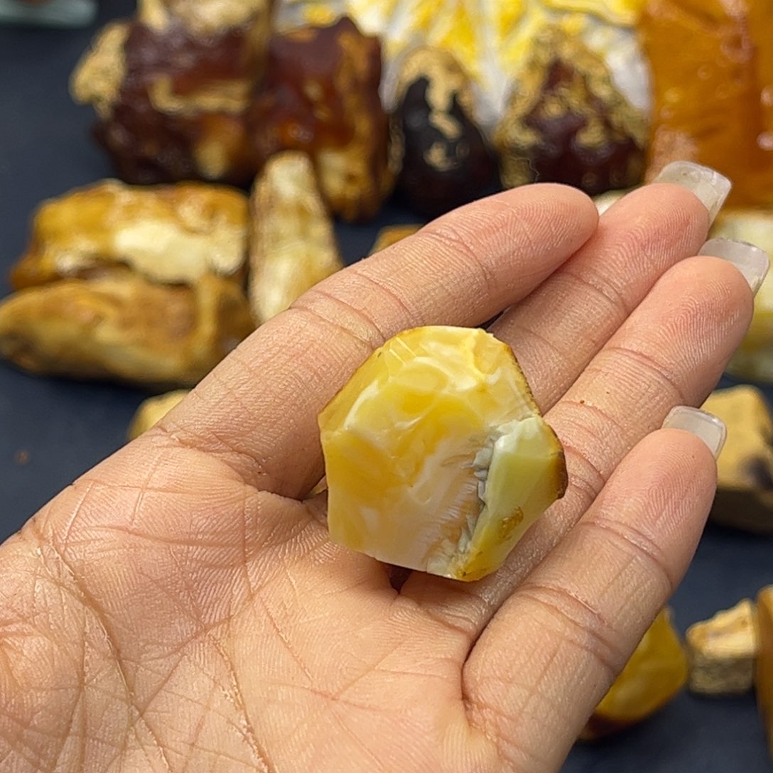 小***海定制琥珀未镶嵌蜜蜡定制