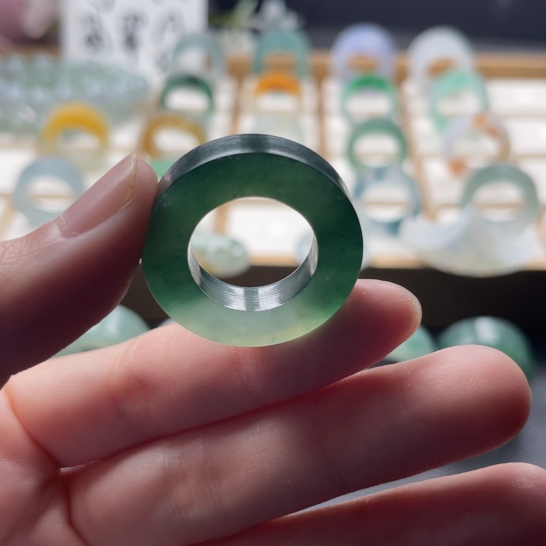 小***a定制翡翠未镶嵌翡翠