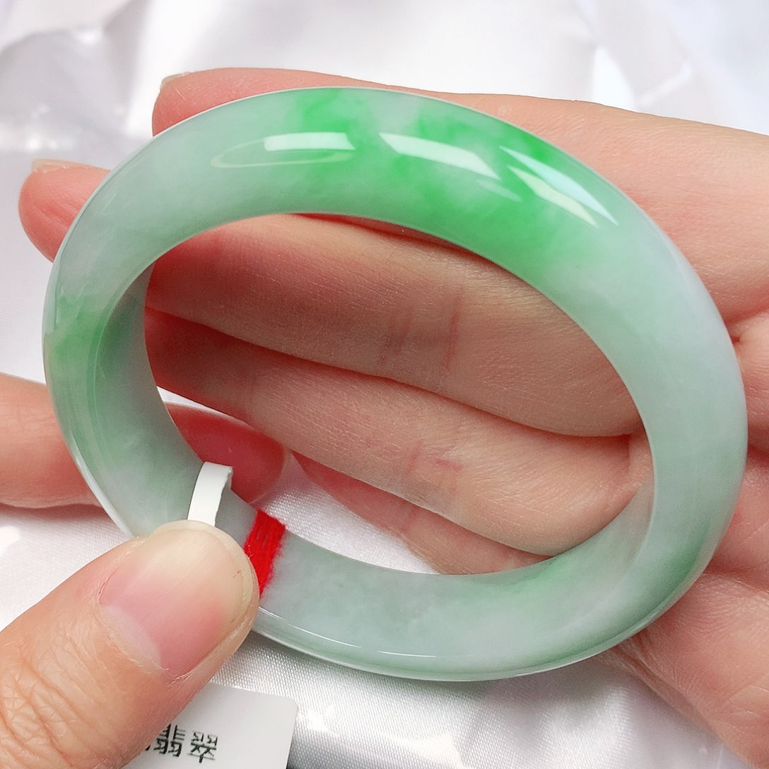 翡翠手镯未镶嵌抖音61