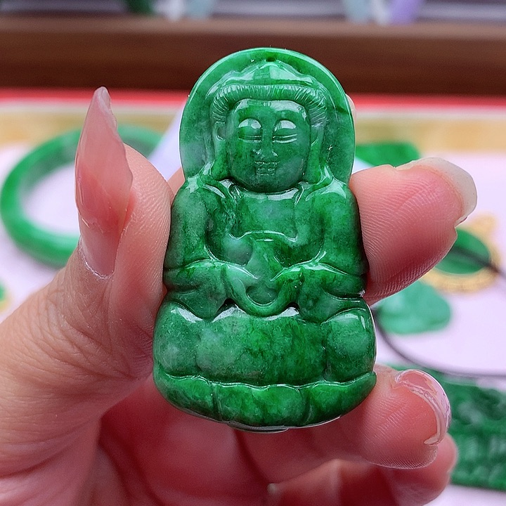 翡翠颈饰未镶嵌翡翠