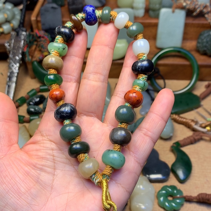 清***檬和田玉未镶嵌颈饰