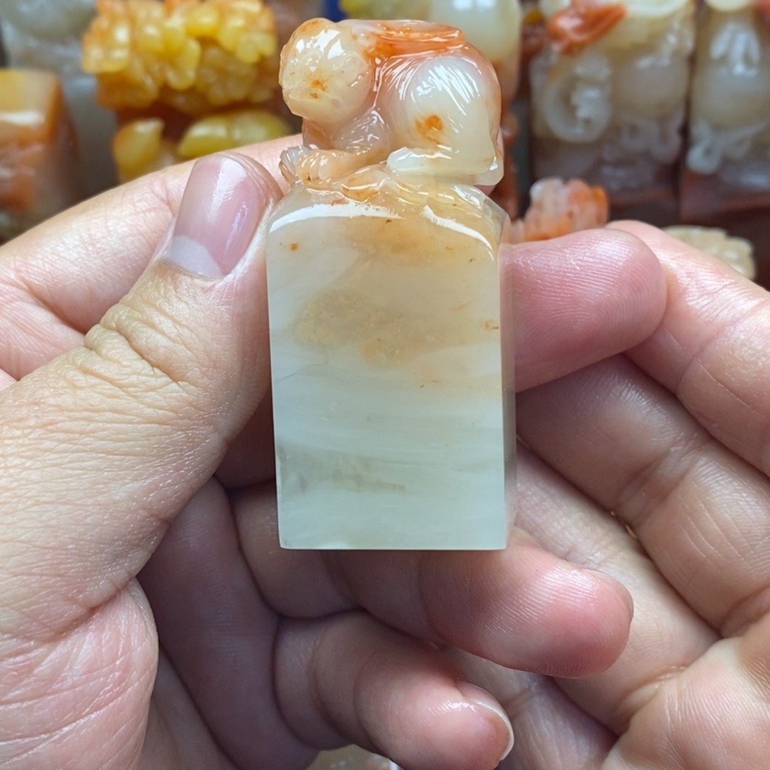 寿山石印石老挝巧雕 兔