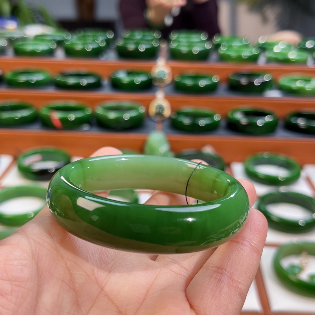 未镶嵌手镯和田玉（碧玉）