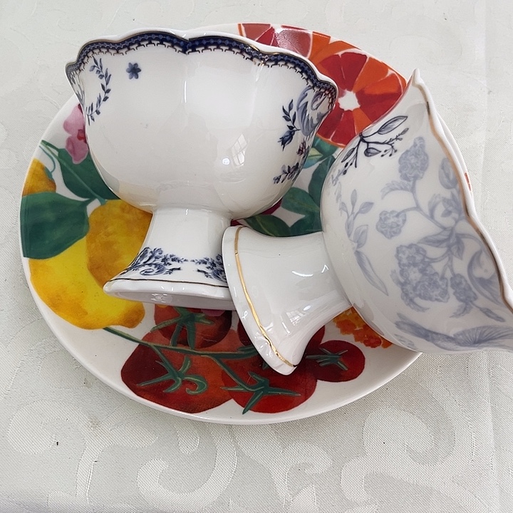 关***路新骨瓷两个杯1个浅盘微瑕