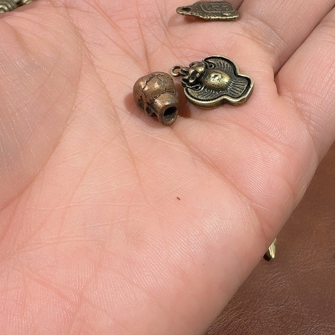 王***某藏传文玩配饰配饰