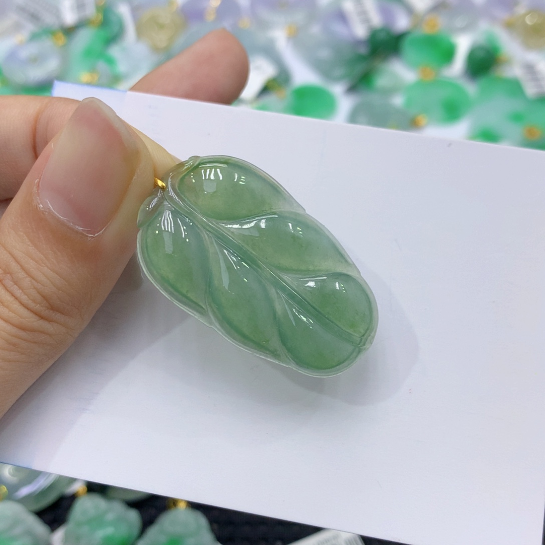 颈饰18K金镶嵌翡翠