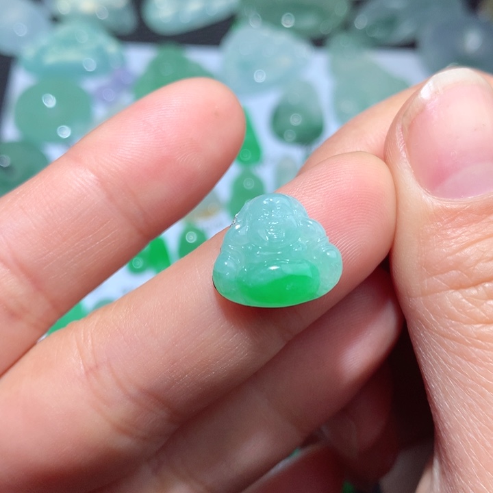 翡翠颈饰未镶嵌天然翡翠佛公