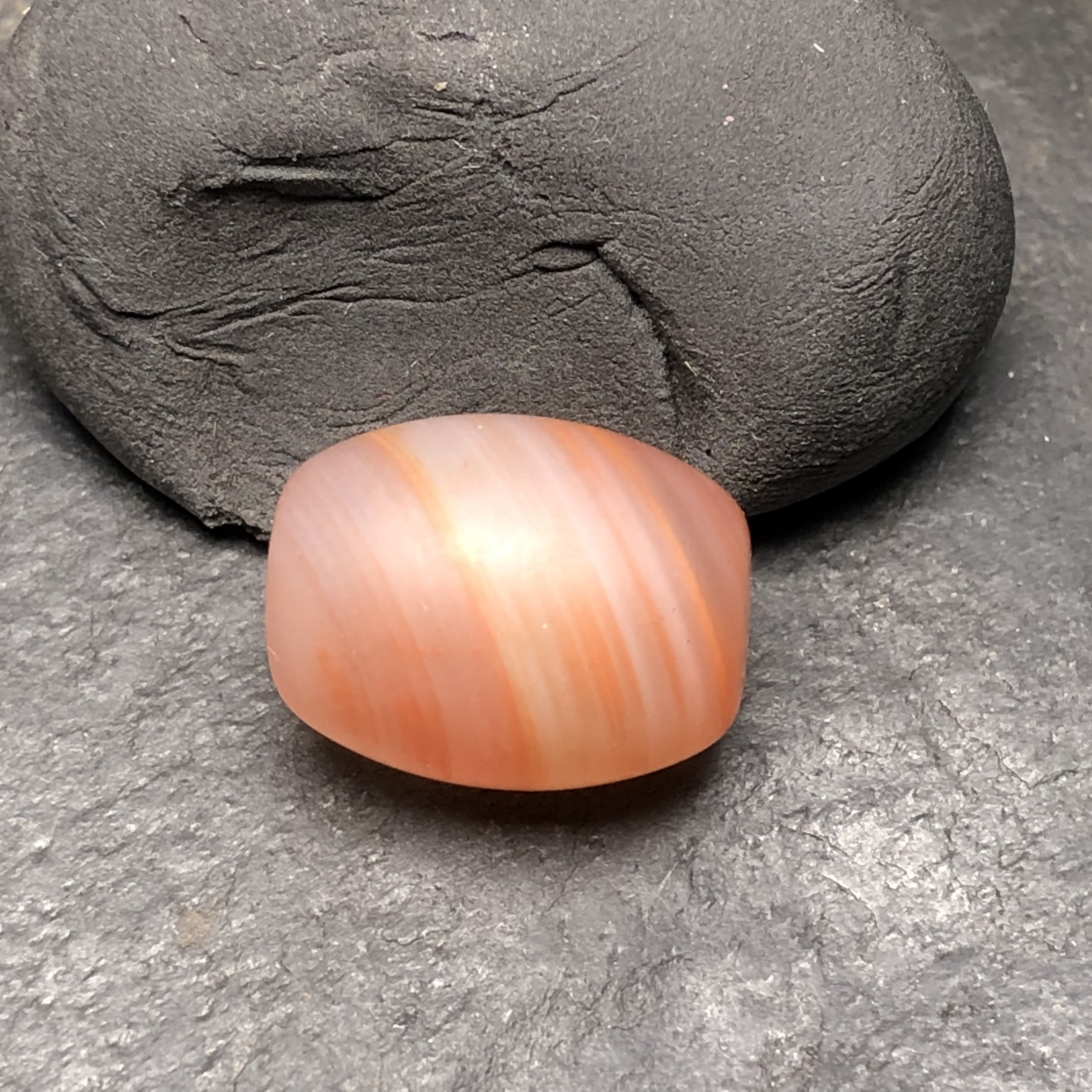 原矿川料南红玛瑙纯手工打磨尺寸15.8x12.5毫米