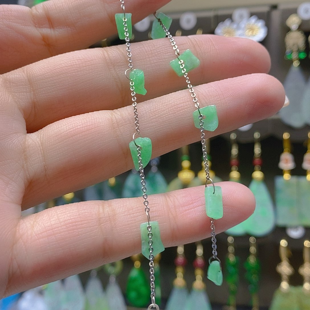 未镶嵌翡翠耳饰翡翠