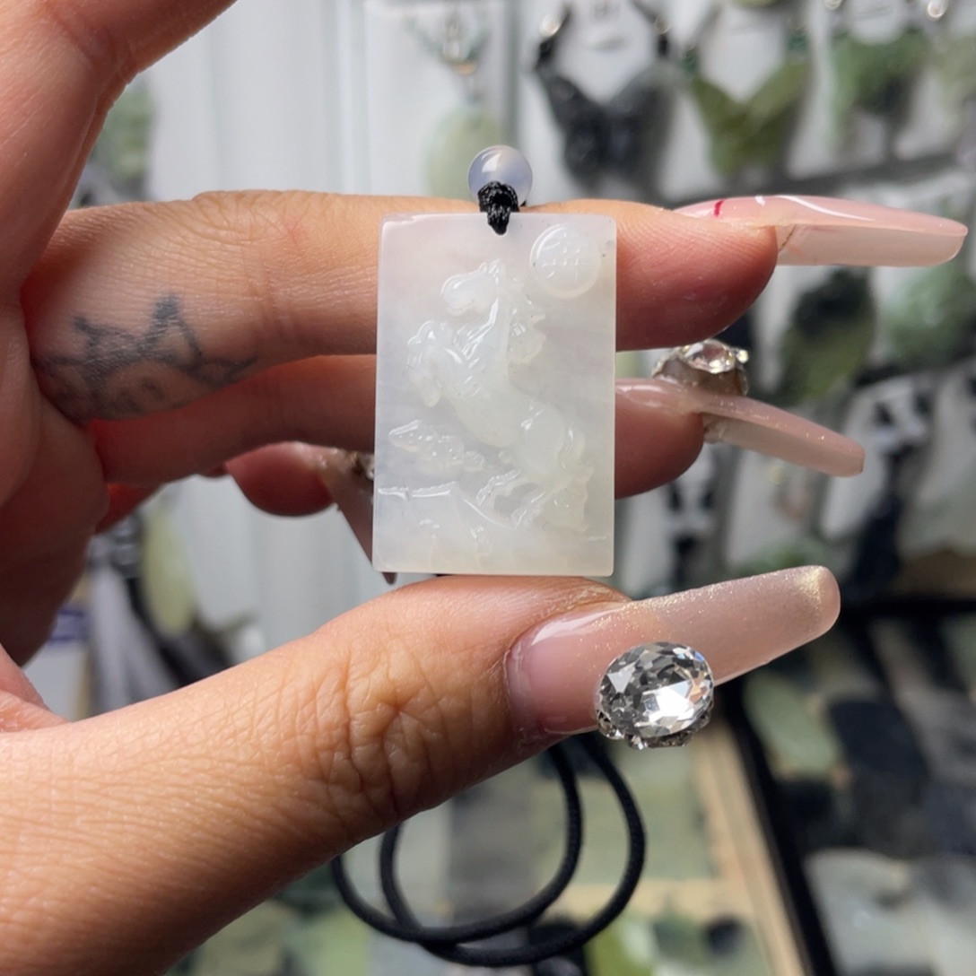 岫玉颈饰未镶嵌马牌