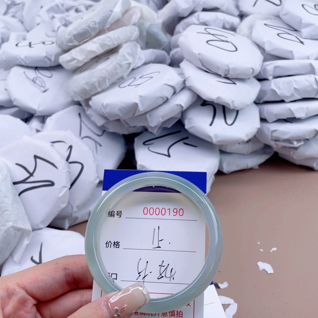 玛瑙/玉髓手镯未镶嵌190