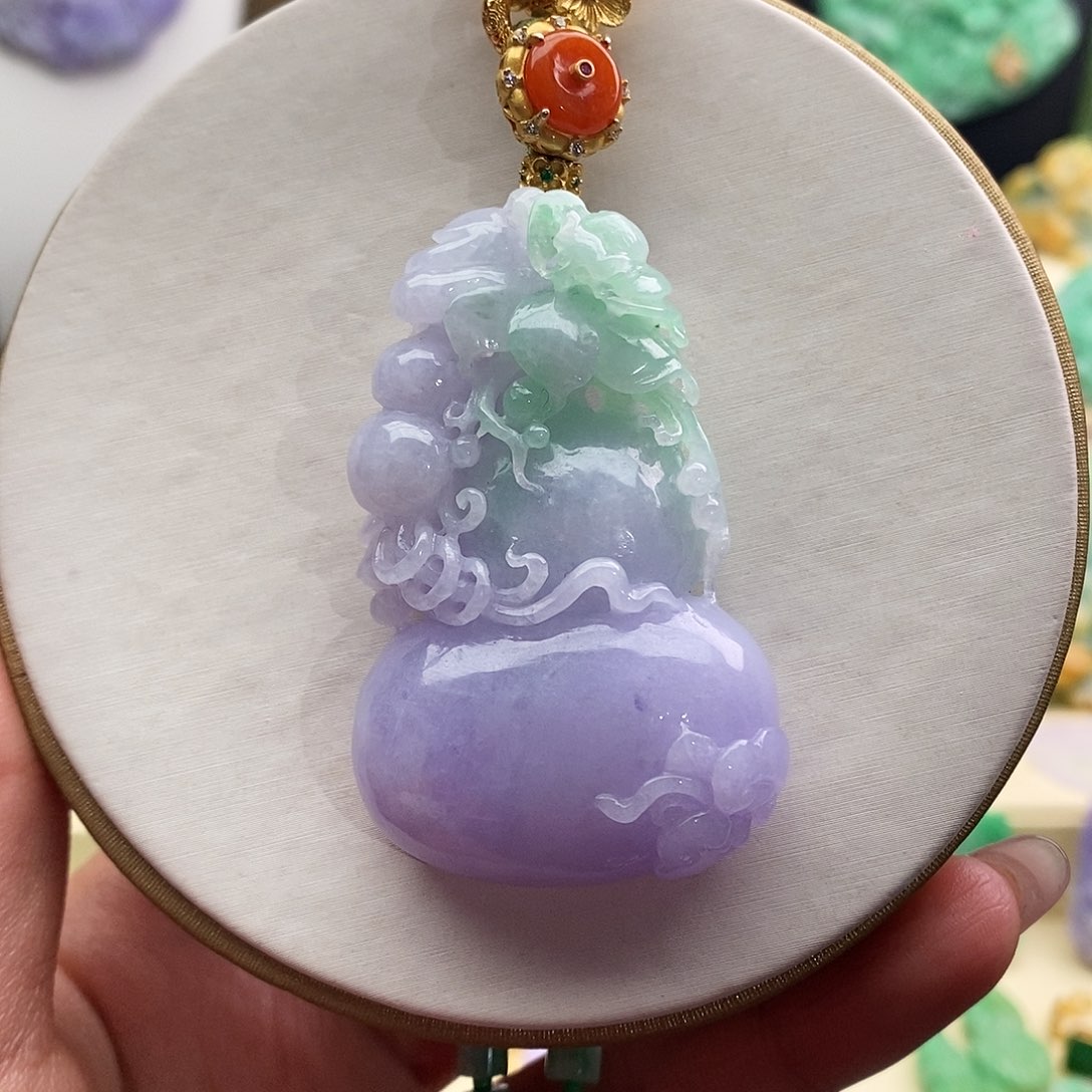 翡翠未镶嵌吊坠(赠链)