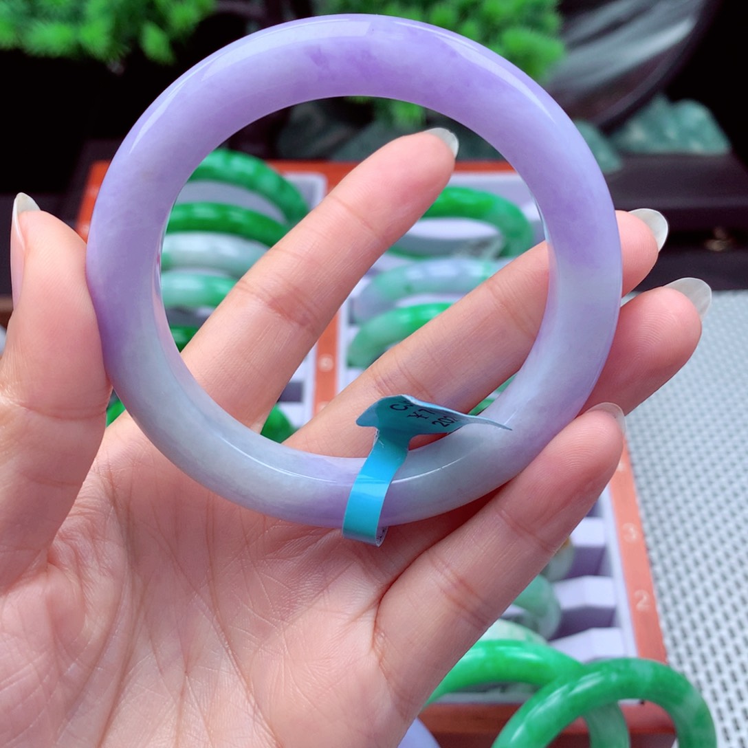 翡翠手镯未镶嵌翡翠