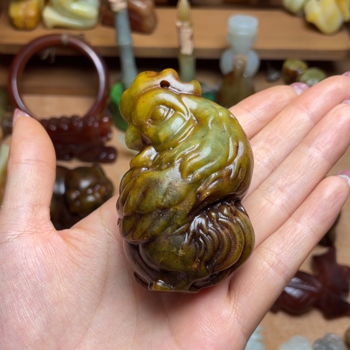 蛇纹石玉未镶嵌颈饰