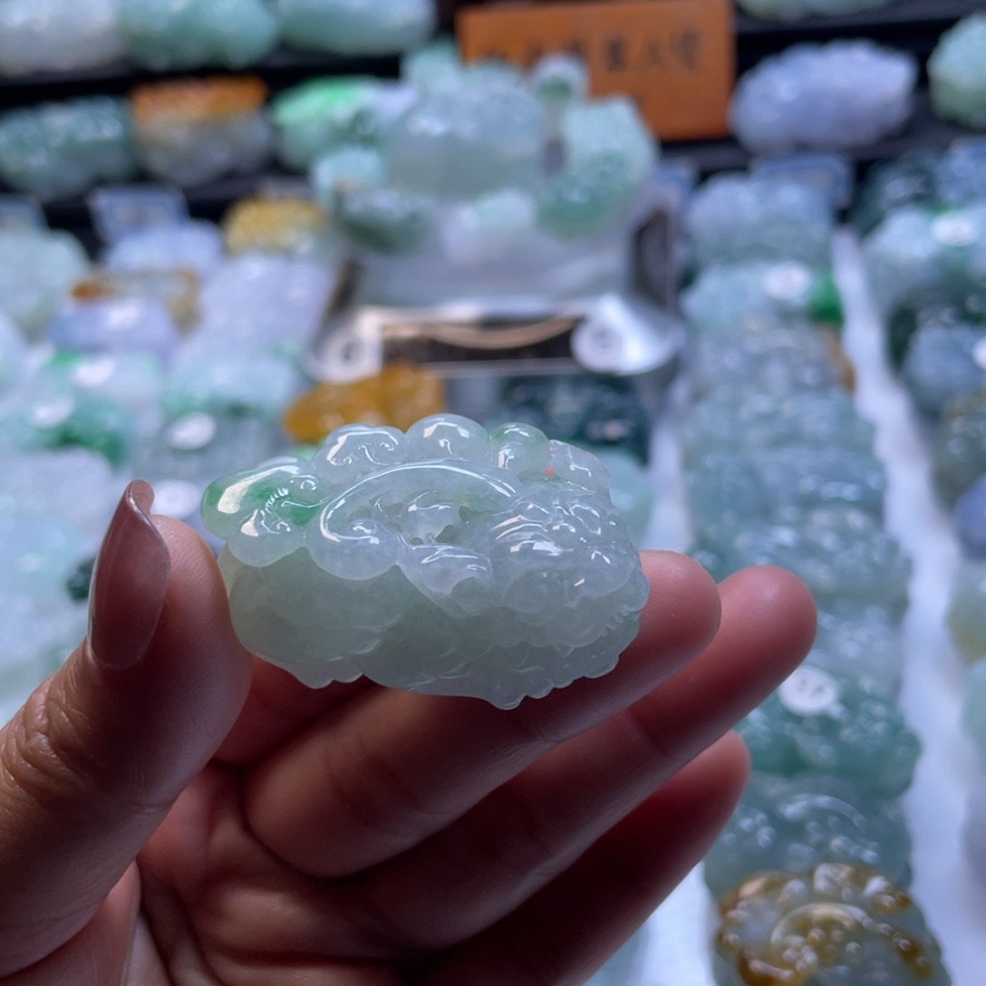 翡翠颈饰未镶嵌貔貅