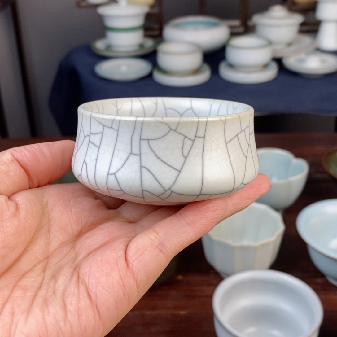 朱砂胎月白传世哥窑 金丝铁线 普洱杯 