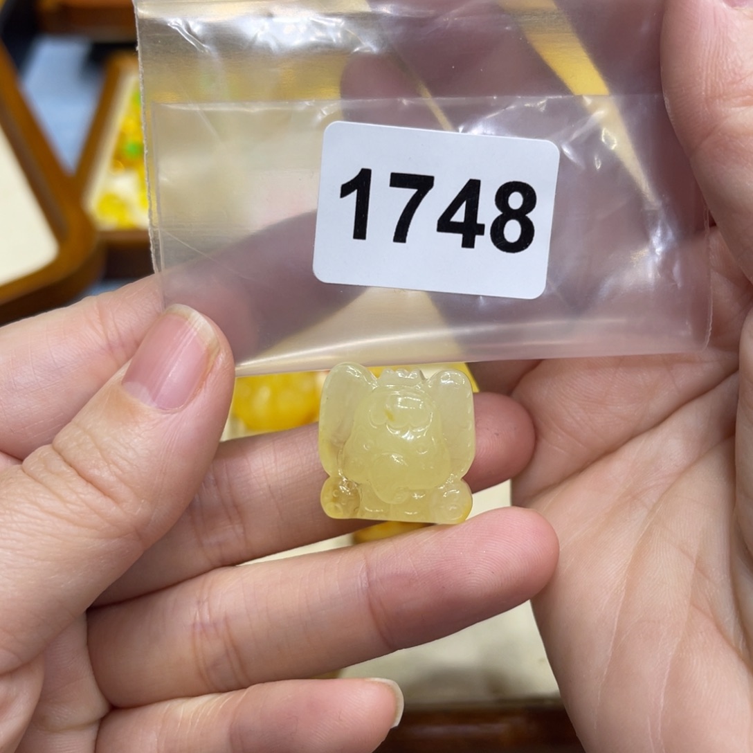 琥珀珠宝奇石未镶嵌