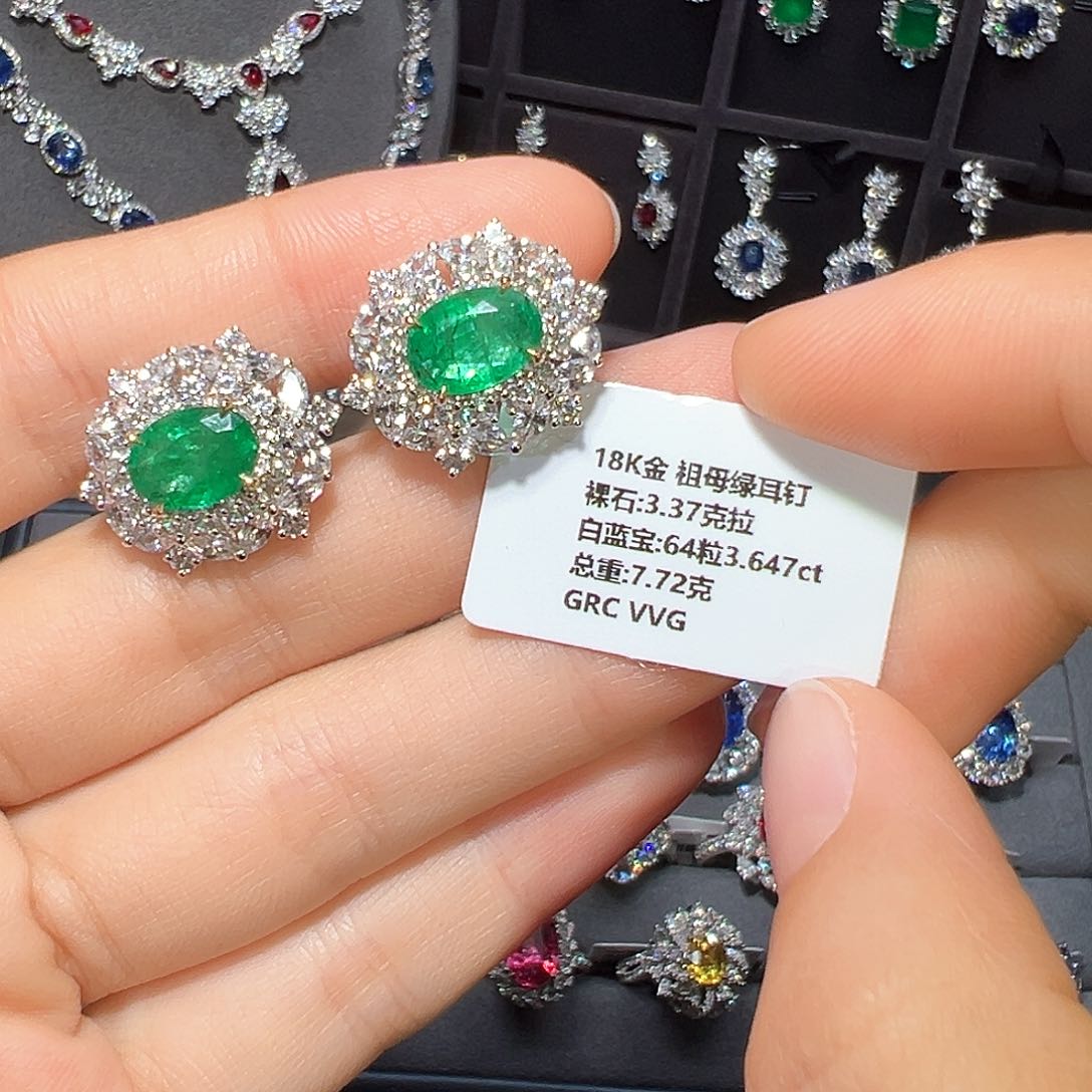 祖母绿耳扣18K金镶嵌