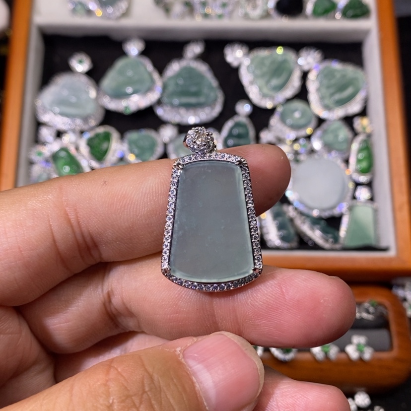 【闪购商品】翡翠颈饰未镶嵌天然