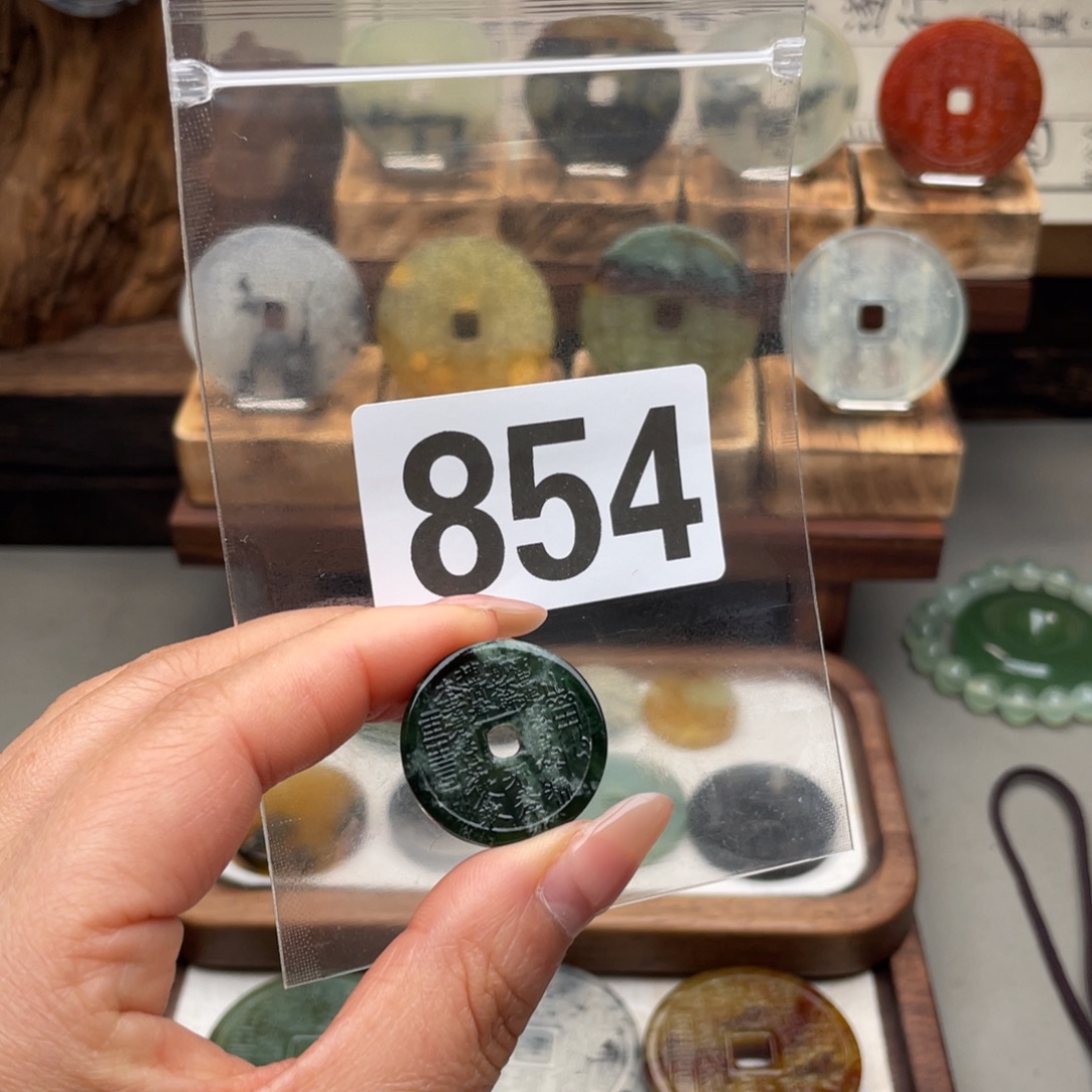 御***事蛇纹石玉未镶嵌颈饰