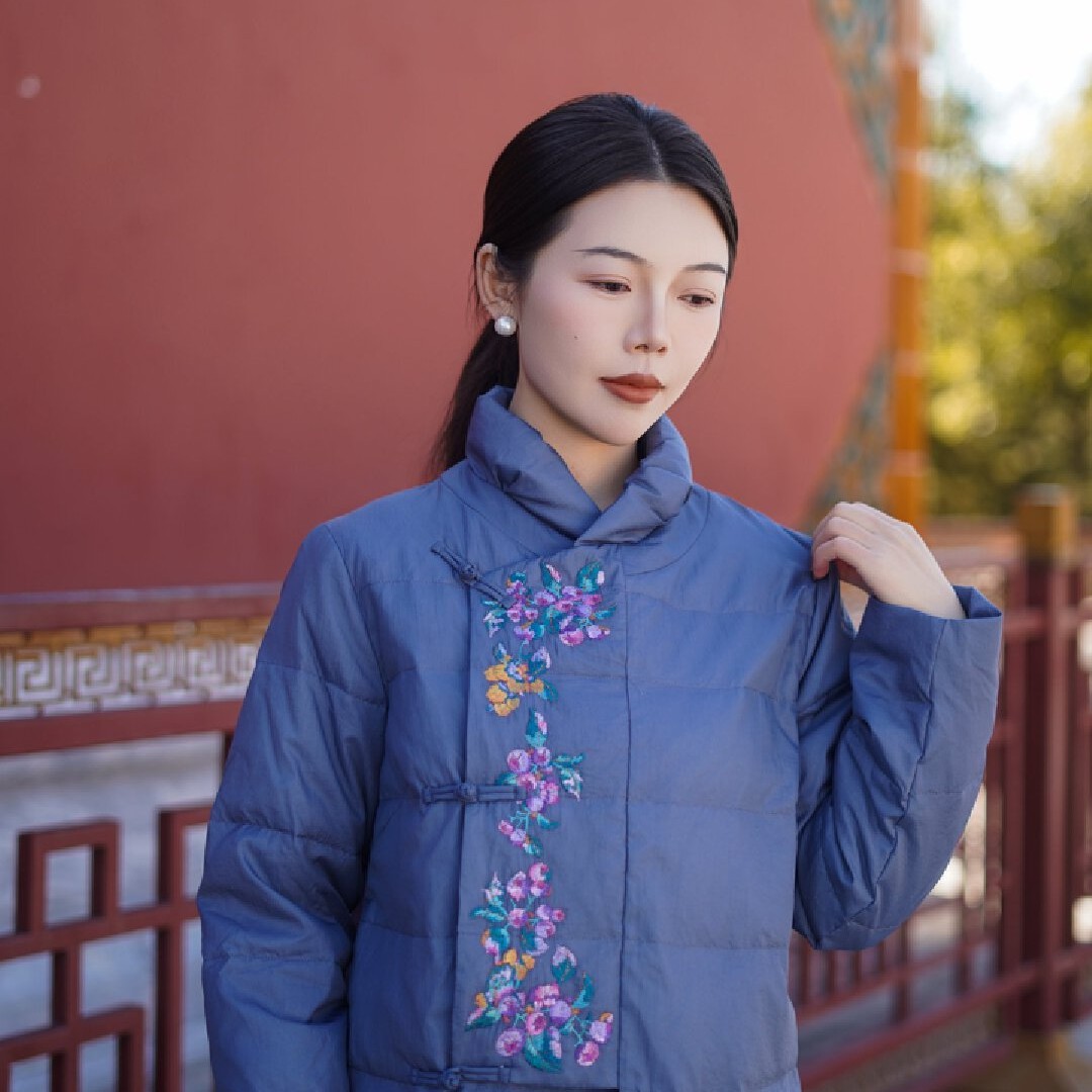 大吉3235门襟绣花棉服
