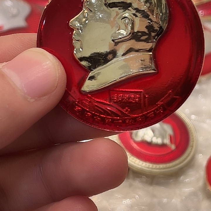 米***乐像章一一一高贵轻言爱