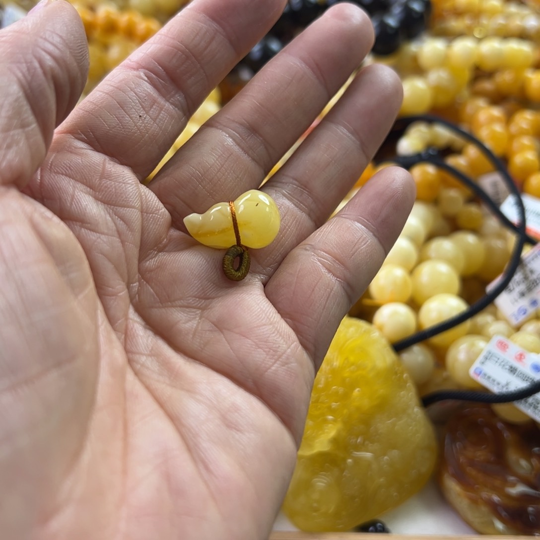 琥珀珠宝奇石未镶嵌