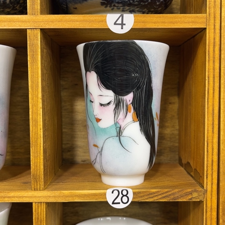 M***n手绘美人闻香杯一个
