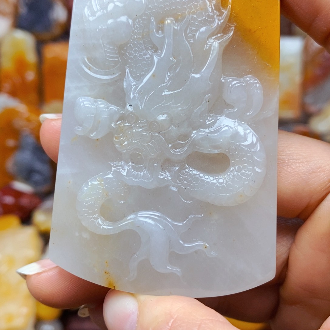 石英质玉（黄龙玉）颈饰未镶嵌