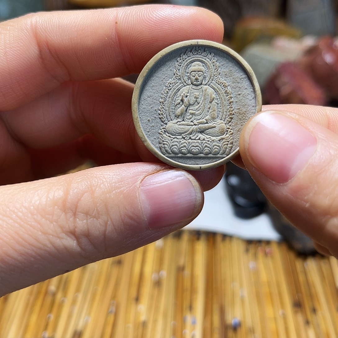 新疆原石雕刻手把件