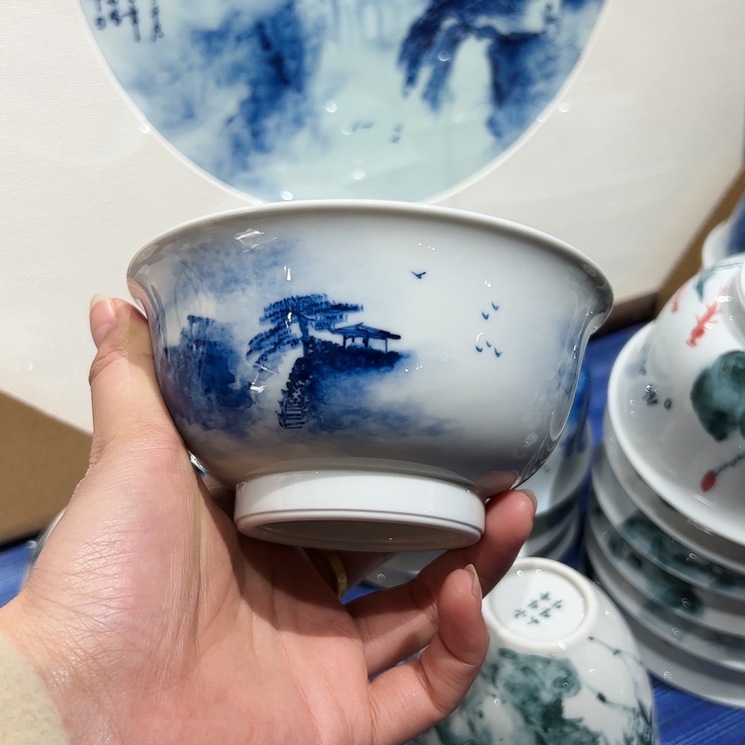 青花手绘山水饭碗