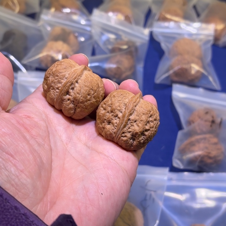 文玩核桃吊坠三足元宝