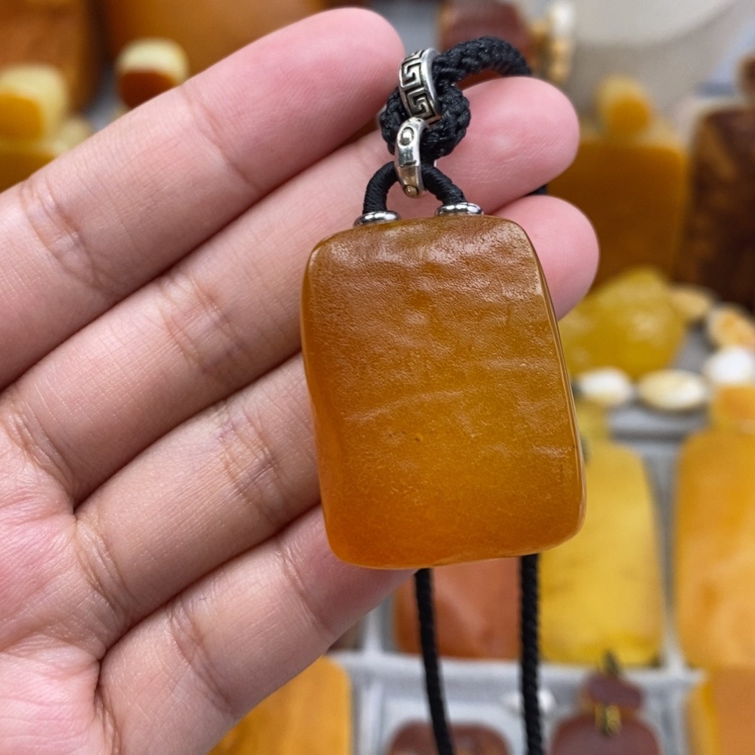 琥珀吊坠(赠链)未镶嵌