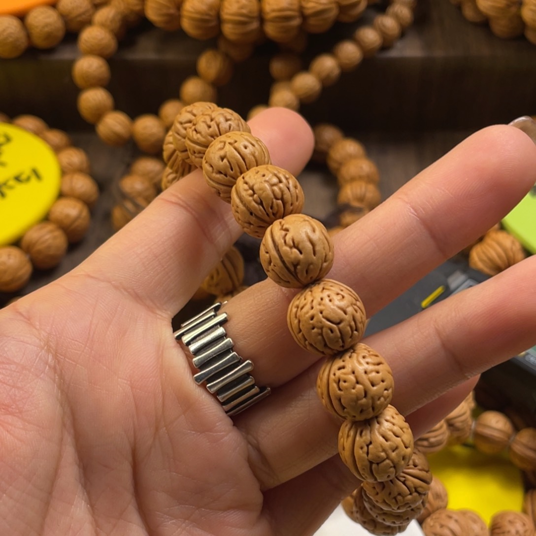 桃核手串掌**月红魔金豆