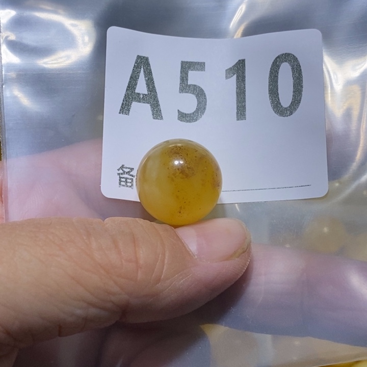 刘***杰琥珀未镶嵌珠宝奇石微瑕