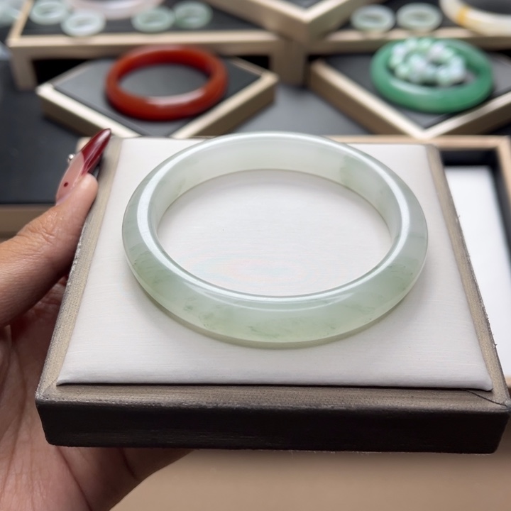 石英质玉手镯未镶嵌静