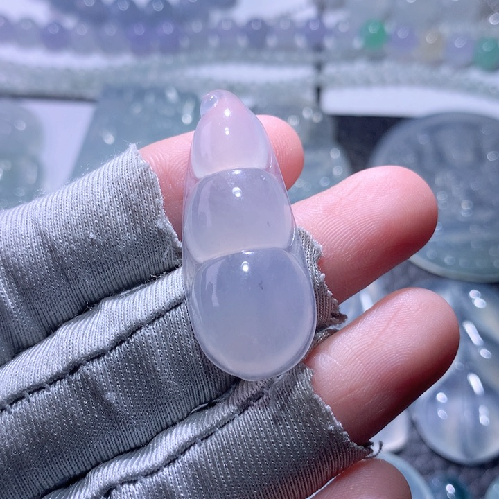翡翠未镶嵌颈饰豆