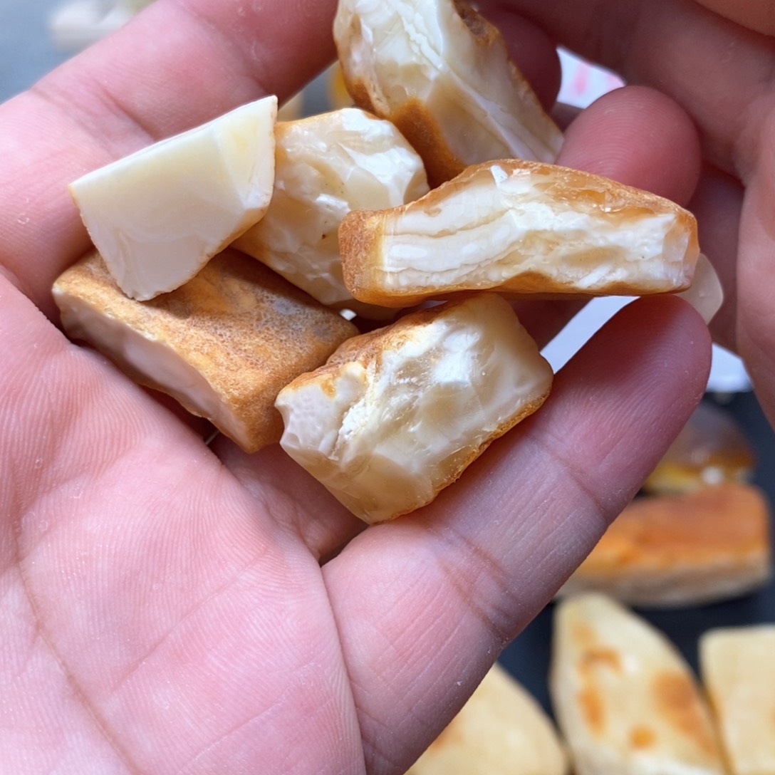 定制琥珀未镶嵌剑天然蜜蜡原石加工不退不换