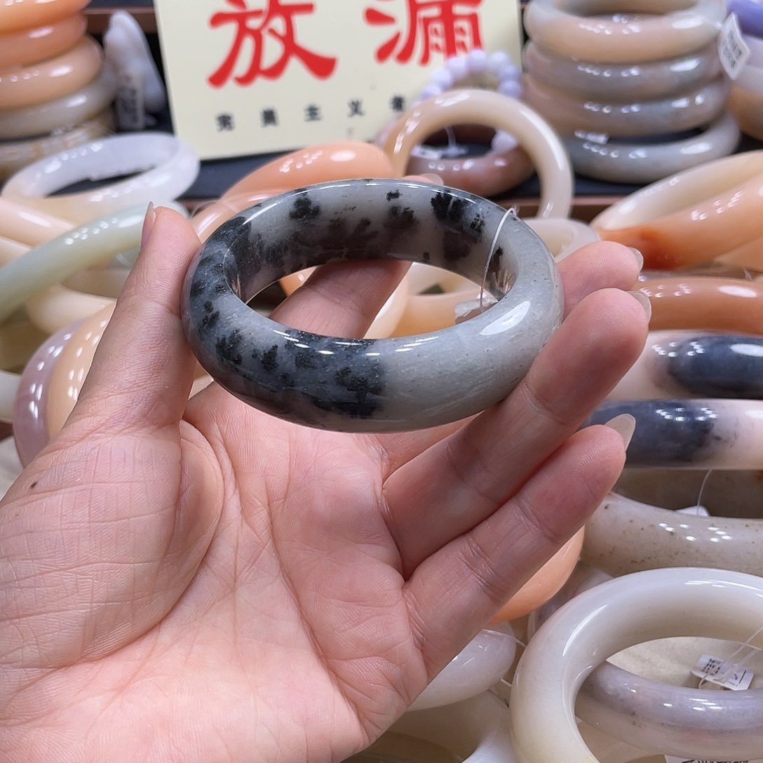 未镶嵌手镯石英岩玉元*?