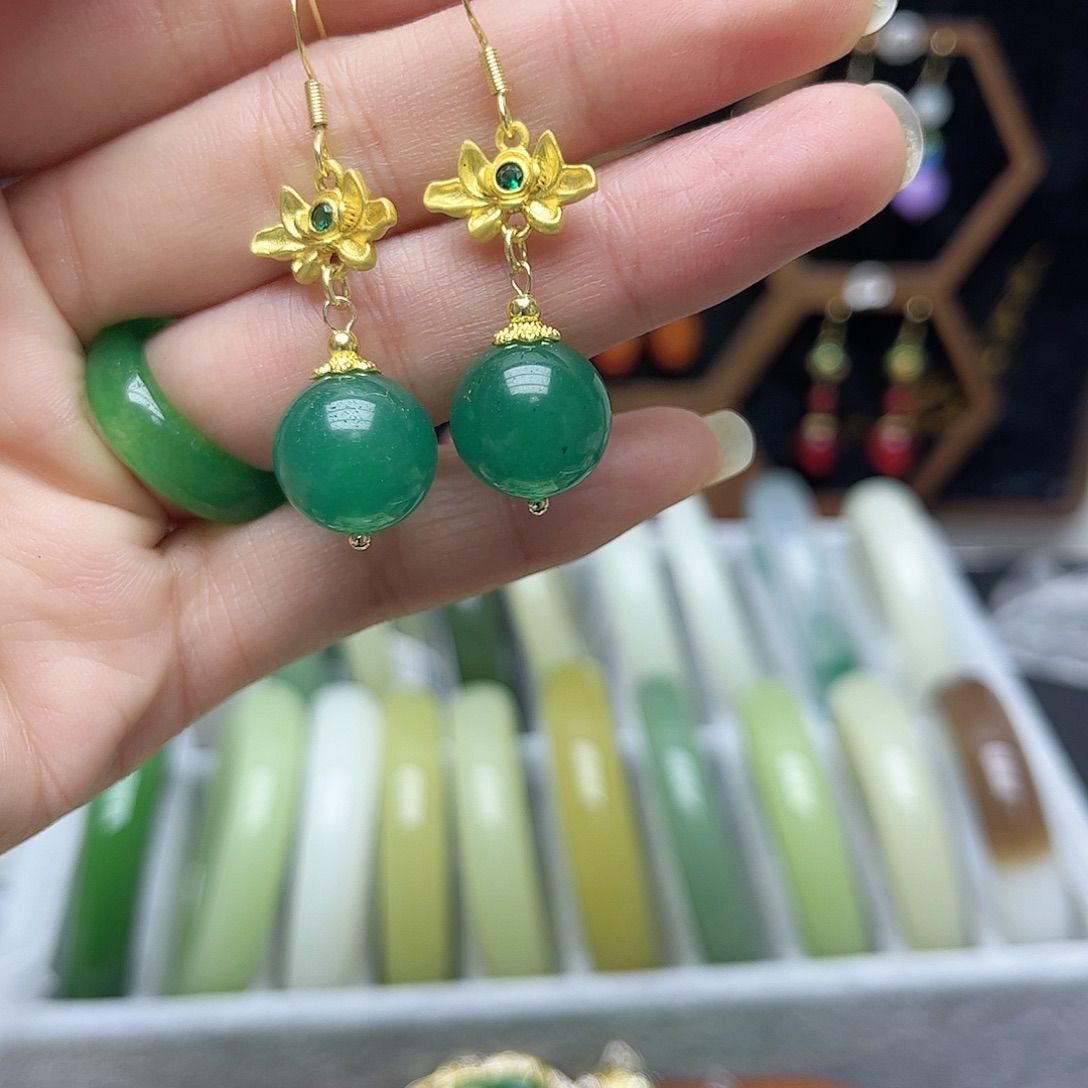 翡翠未镶嵌耳饰绿