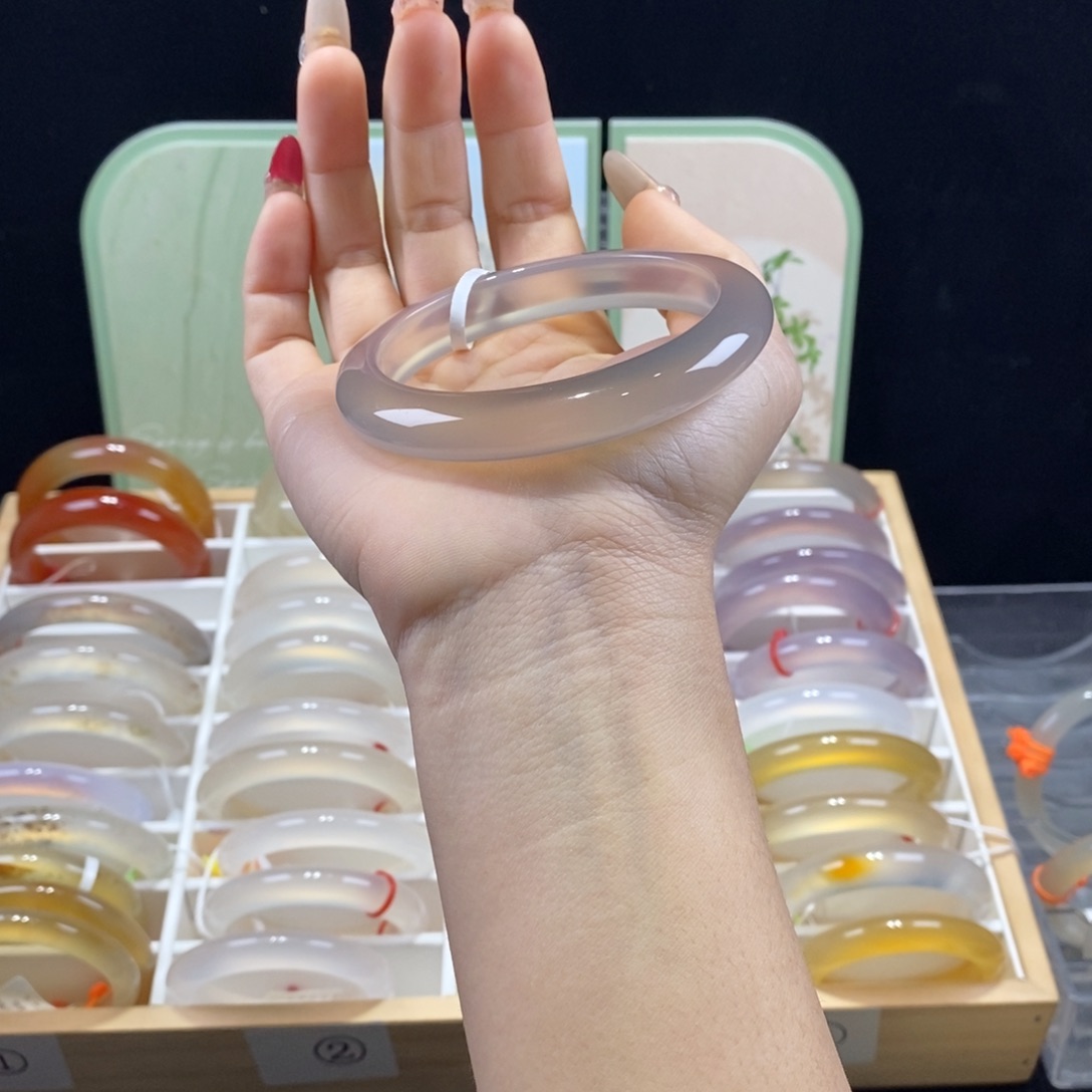 玛瑙/玉髓手镯未镶嵌