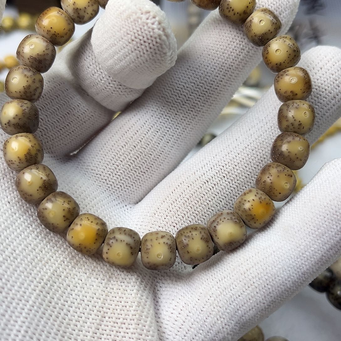 星月菩提吊坠火烧云玉化大眼睛