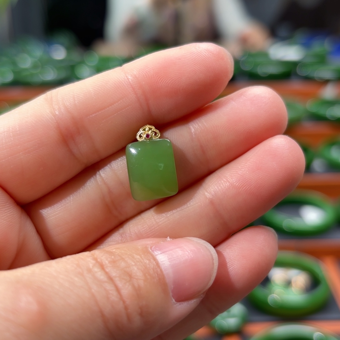 和田玉18K金镶嵌吊坠(不含链)