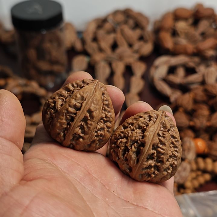 文玩核桃把件李***。文玩核桃如图