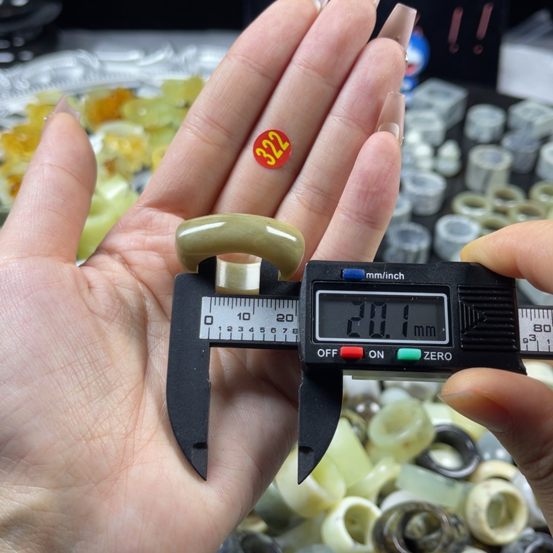 蛇纹石玉未镶嵌戒指