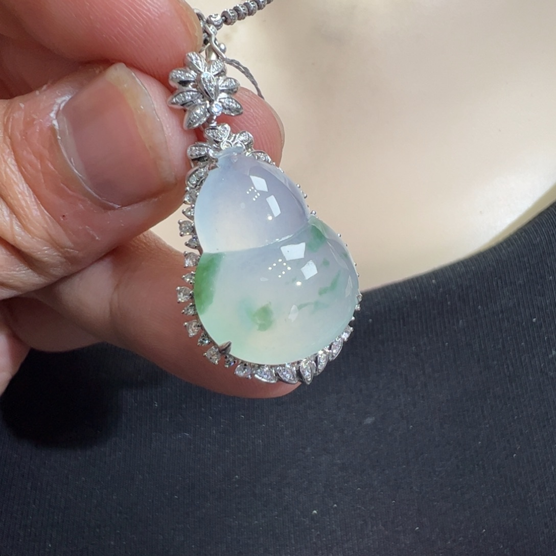 翡翠吊坠(不含链)18K金镶嵌