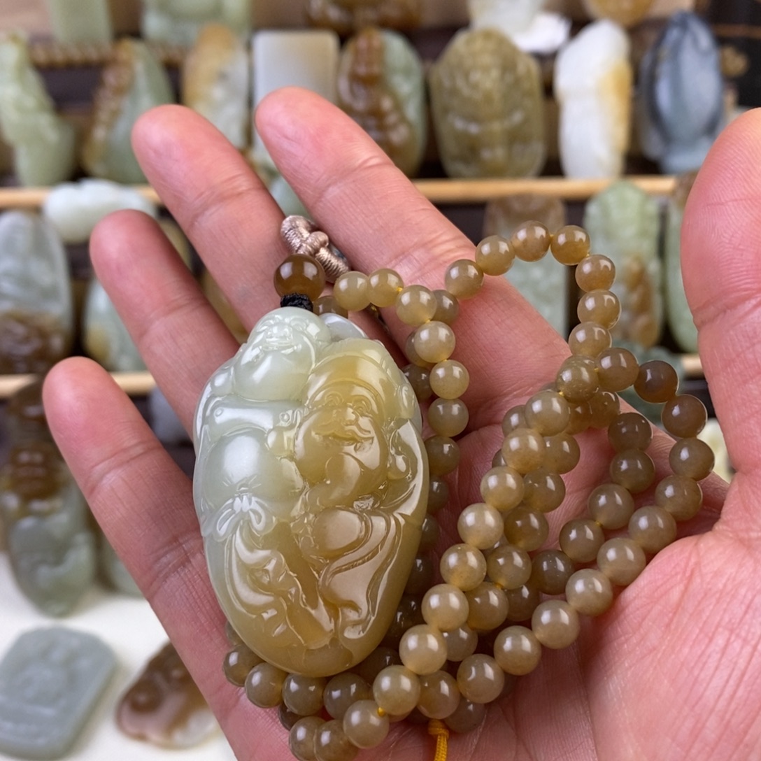 美***人和田玉未镶嵌颈饰