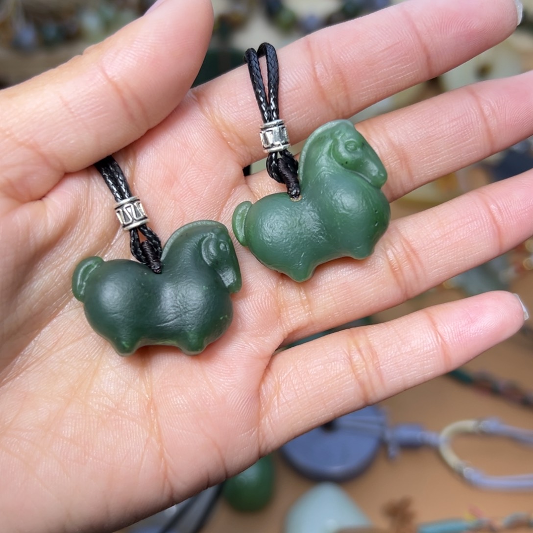 颈饰未镶嵌和田玉二选一